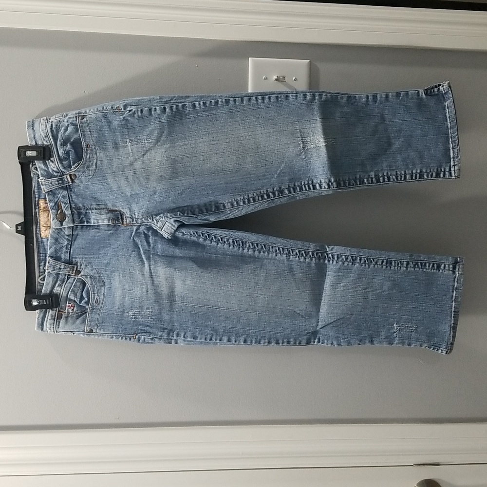 Candie's embroidered capris. Size 11